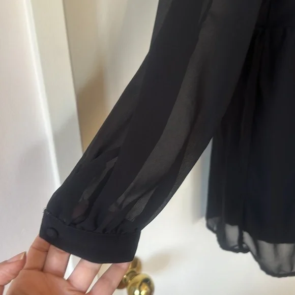 💕Abercrombie & Fitch Black Chiffon Long Sleeve Romper Shorts 4 EUC - Picture 4 of 13